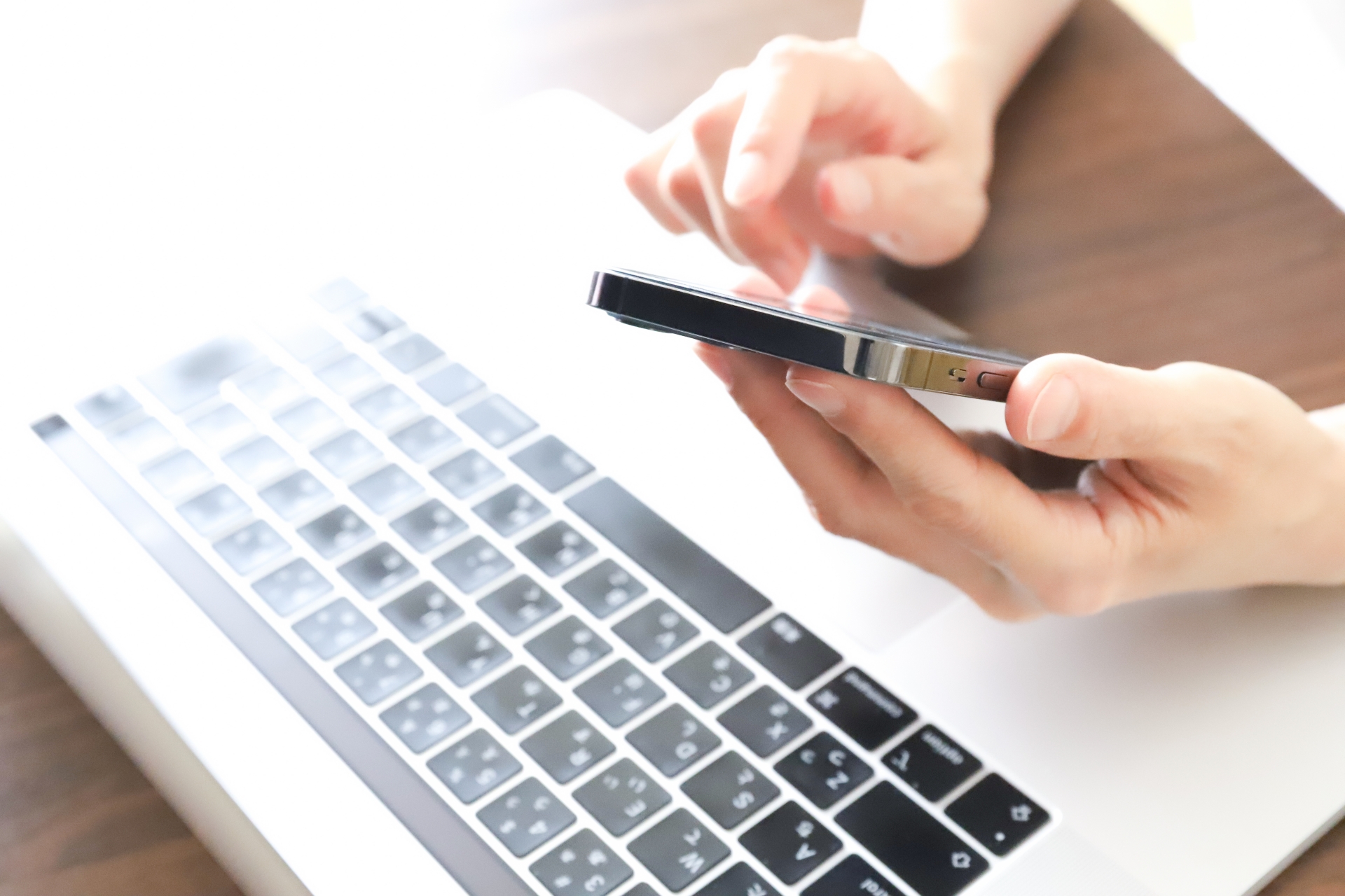 グッズプロ オリジナル横断幕でまず決めるのはここから①設置場所 ②仕様（素材・加工）③デザイン