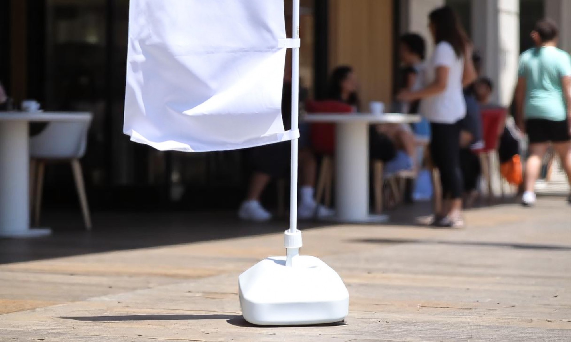 グッズプロ のぼり旗の土台とは？屋内用・屋外用の違いと使用シーンを解説”