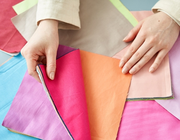 グッズプロ 今日のコーデになじむ素材と色　オリジナルポーチの素材別ヒント