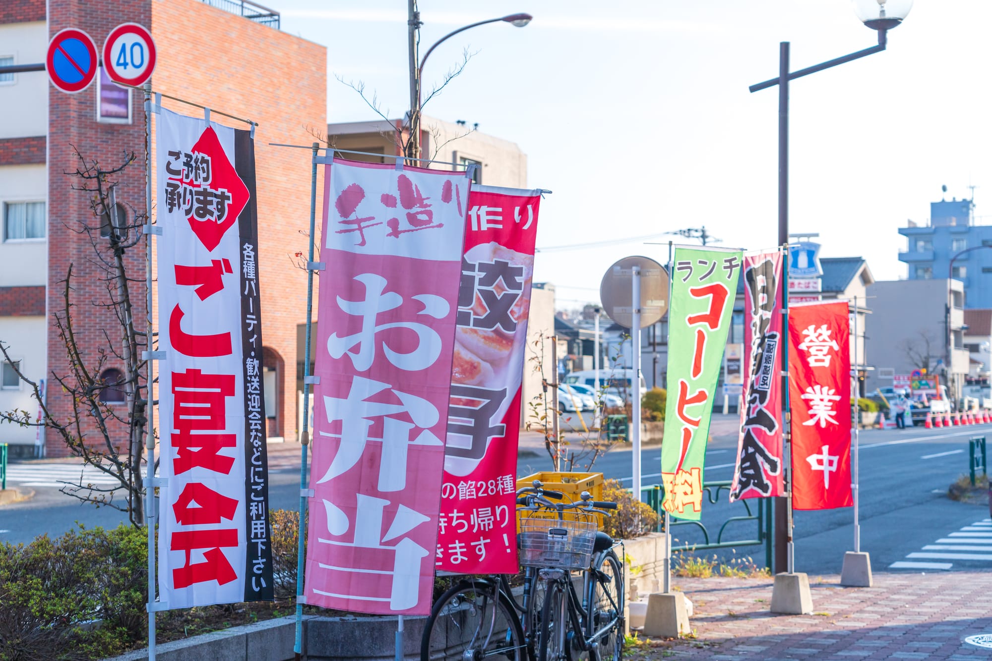 コーヒーショップやカフェは「のぼり旗」で視認性アップ・季節感を演出してみよう！のぼり旗の専門店がオススメする活用方法