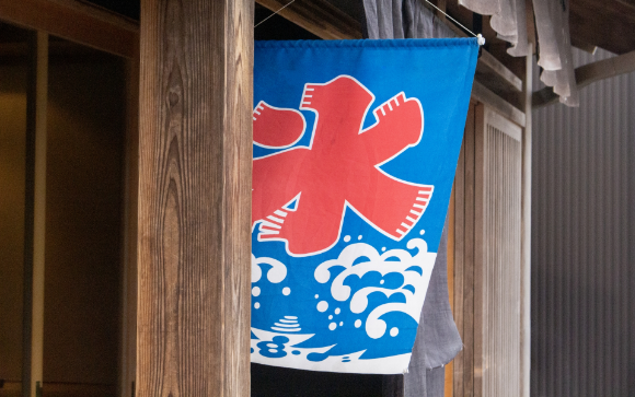 梅雨向けののぼり旗デザインで意識したいポイント
